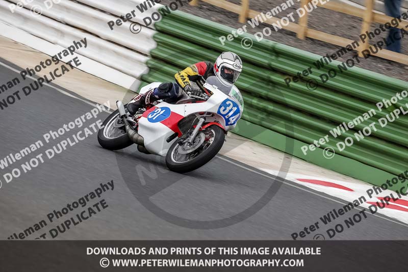 Vintage motorcycle club;eventdigitalimages;mallory park;mallory park trackday photographs;no limits trackdays;peter wileman photography;trackday digital images;trackday photos;vmcc festival 1000 bikes photographs